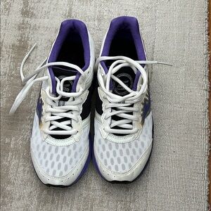 Mizuno White and Purple Athletic Shoes